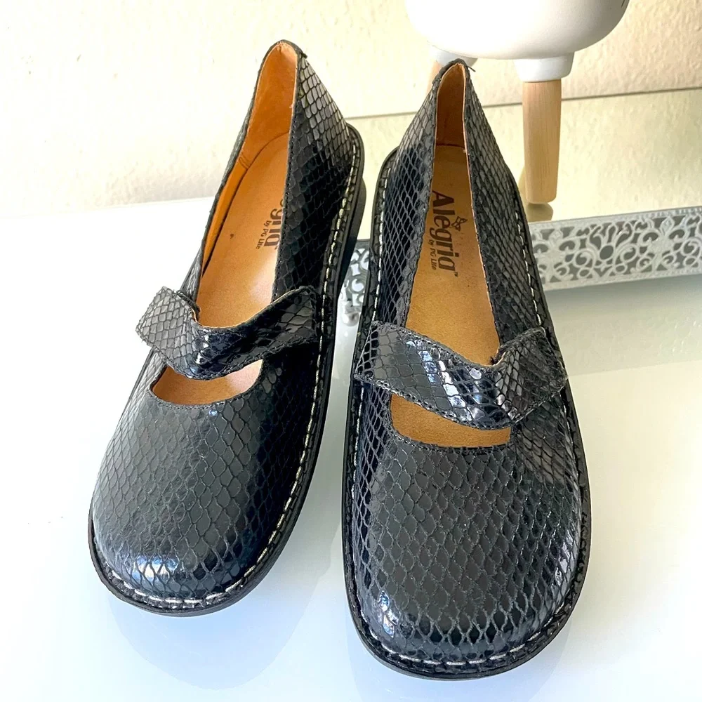 ALEGRÍA “Feliz” Black Mary Jane Shoes- Snake Embossed - Picture 10 of 10